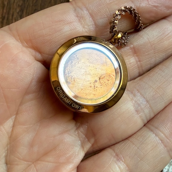 Origami Owl rose gold necklace - Picture 4 of 5